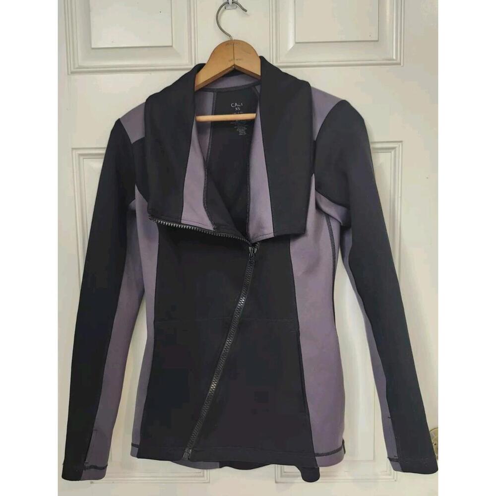 Cabi T-Shirt Women Size XS Black & Gray Dynamo Athletic Jacket Yoga Stretch